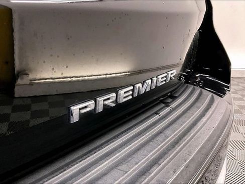 Used 2023 Chevrolet Suburban Premier image 7