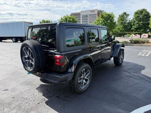Used 2024 Jeep Wrangler Unlimited w/ Convenience Group AWD/4WD image 7