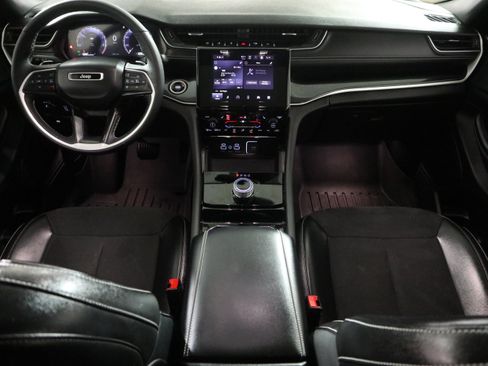 Used 2023 Jeep Grand Cherokee Altitude image 15