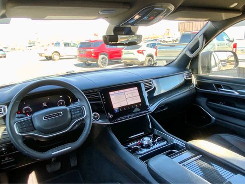 Used 2022 Jeep Wagoneer Series III w/ Flexible Seating Group image 31