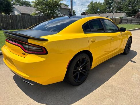 Used 2017 Dodge Charger R/T w/ Plus Group RWD image 5