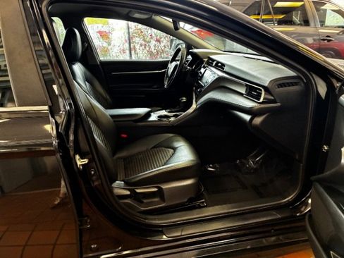 Used 2020 Toyota Camry SE w/ Convenience Package FWD image 26