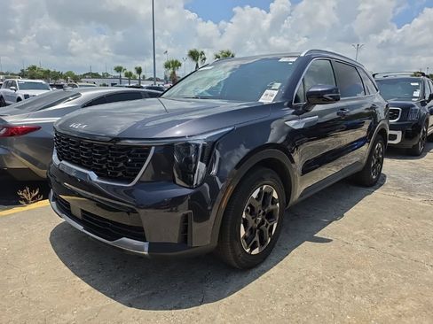 Certified 2025 Kia Sorento S FWD image 4