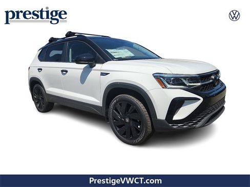 New 2024 Volkswagen Taos SE image 1