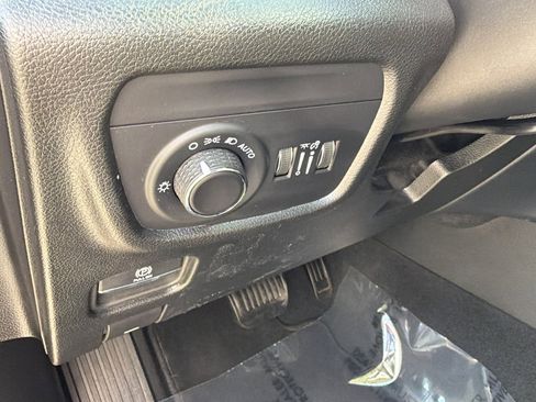 Used 2025 Jeep Grand Cherokee L Laredo w/ Luxury Tech Group I RWD image 27