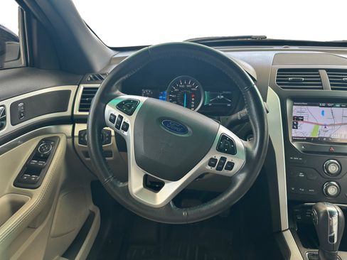 Used 2014 Ford Explorer XLT w/ Equipment Group 202A FWD image 13