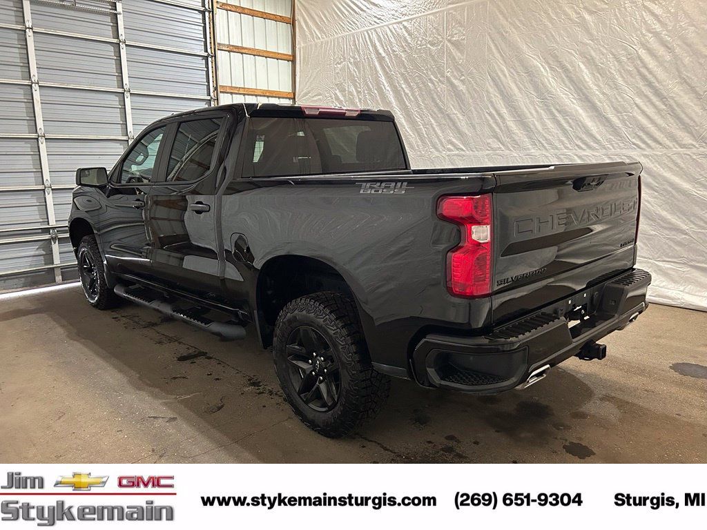 Used 2022 Chevrolet Silverado 1500 Custom Trail Boss w/ Midnight Edition AWD/4WD image 9