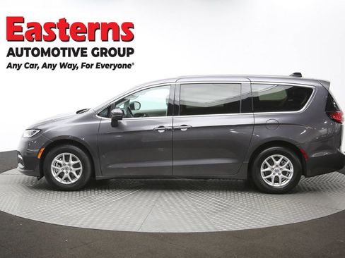 Used 2023 Chrysler Pacifica Touring-L image 64