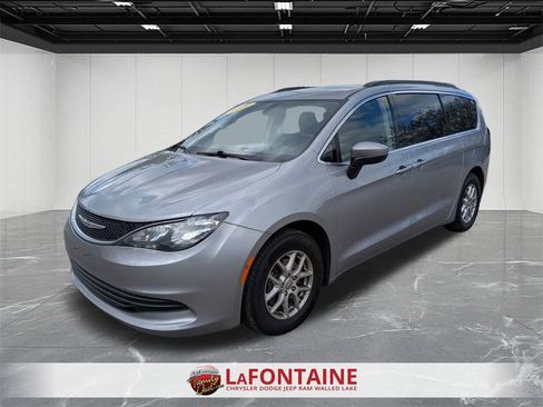 Used 2020 Chrysler Voyager Lxi image 1