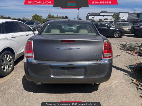 Used 2011 Chrysler 300 Limited w/ Luxury Group RWD image 5