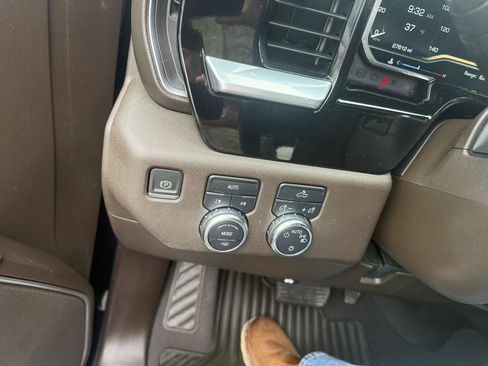 Used 2023 GMC Sierra 1500 SLE image 13