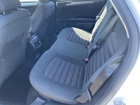 Used 2019 Ford Fusion SE FWD image 14