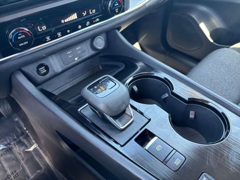 Used 2025 Nissan Rogue SV FWD image 43