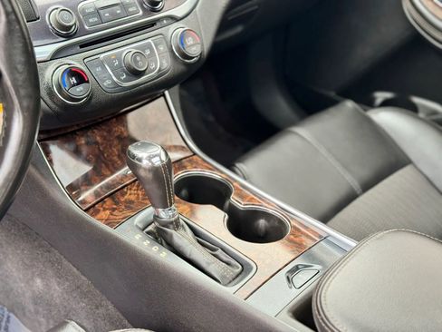 Used 2015 Chevrolet Impala LT w/ Convenience Package image 16