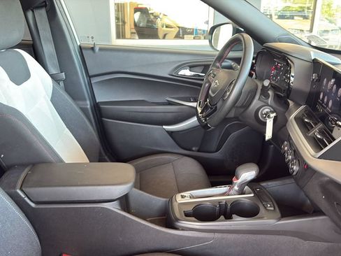 Used 2024 Chevrolet Trax RS w/ Driver Confidence Package FWD image 17