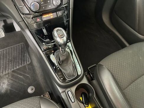 Used 2022 Buick Encore Preferred w/ Safety Package image 20