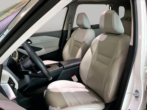 Used 2023 Nissan Rogue SV w/ SV Premium B Package FWD image 8