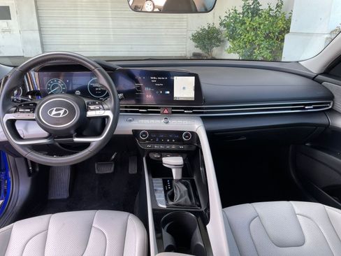 Used 2025 Hyundai Elantra Limited image 35