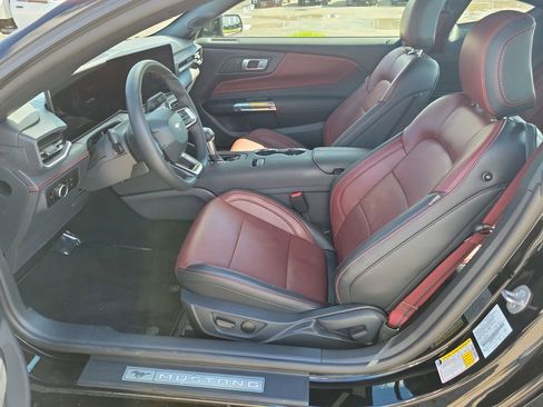 Used 2025 Ford Mustang Premium image 25