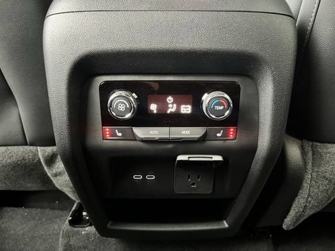 Used 2024 Chevrolet Traverse RS AWD/4WD image 19