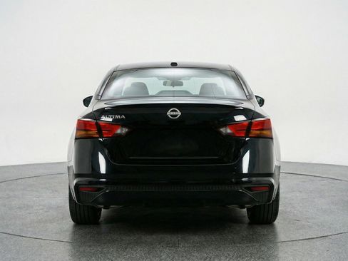 Used 2025 Nissan Altima 2.5 SV FWD image 7
