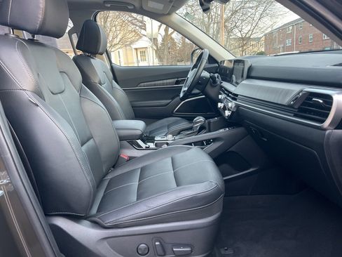 Certified 2024 Kia Telluride EX w/ EX Captain's Chair Package image 27