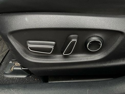 Used 2017 Toyota Prius Four w/ Premium Convenience Package image 10