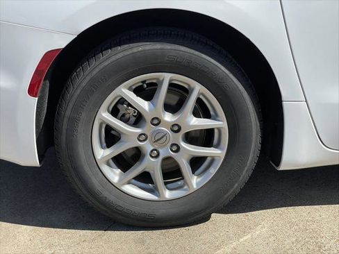 Certified 2023 Chrysler Pacifica Touring-L FWD image 56