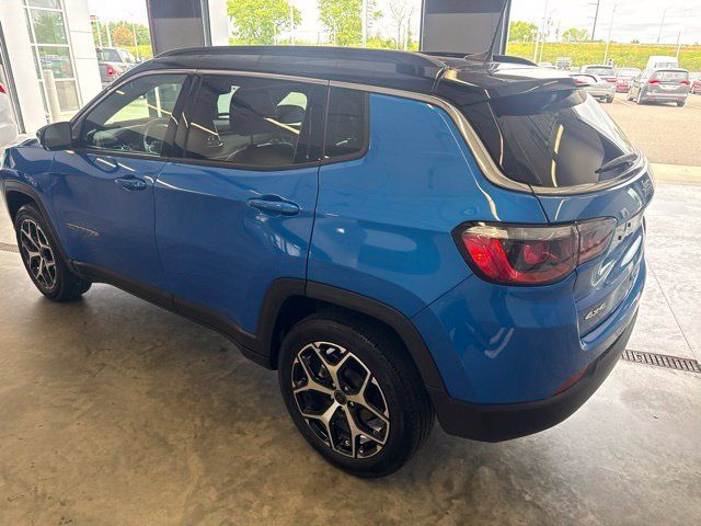 Used 2025 Jeep Compass Limited AWD/4WD image 6