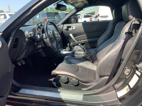 Used 2008 Nissan 350Z Touring RWD image 18