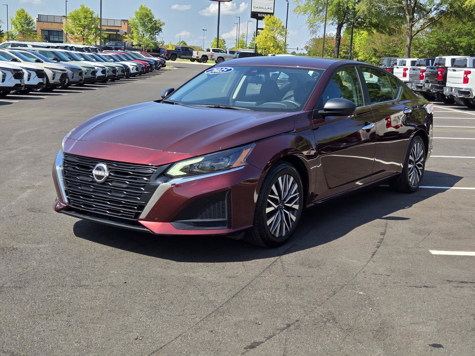 Used 2025 Nissan Altima 2.5 SV FWD image 2