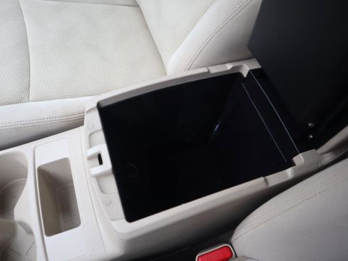 Used 2015 Nissan Rogue SV w/ SV Moonroof Package image 74