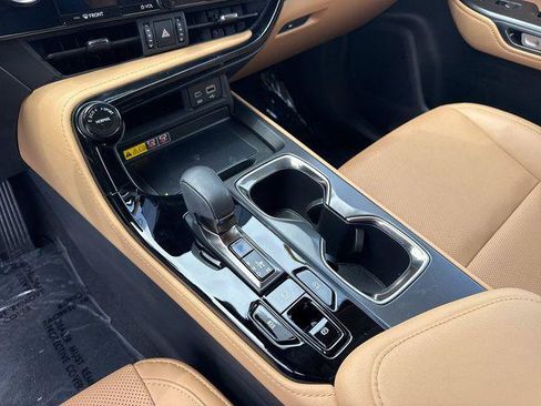 Certified 2025 Lexus NX 250 FWD w/ Accessory Package (Z2) image 21