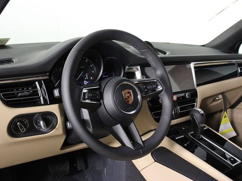 New 2026 Porsche Macan image 4