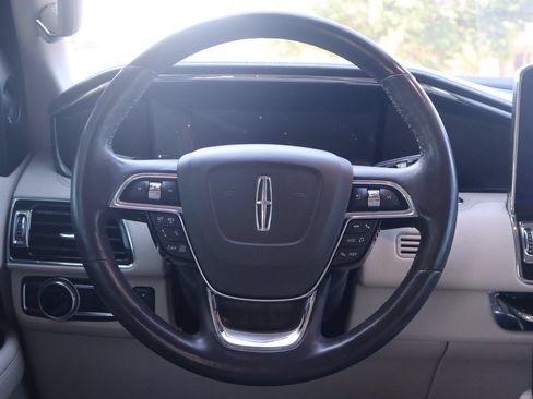 Used 2018 Lincoln Navigator Reserve w/ Technology Package AWD/4WD image 18