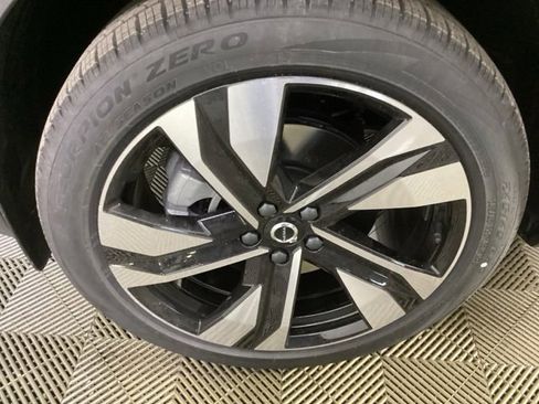 New 2025 Volvo XC40 B5 Ultra w/ Climate Package image 8