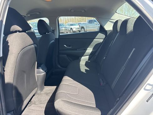 Used 2023 Hyundai Elantra SEL w/ Convenience Package image 10