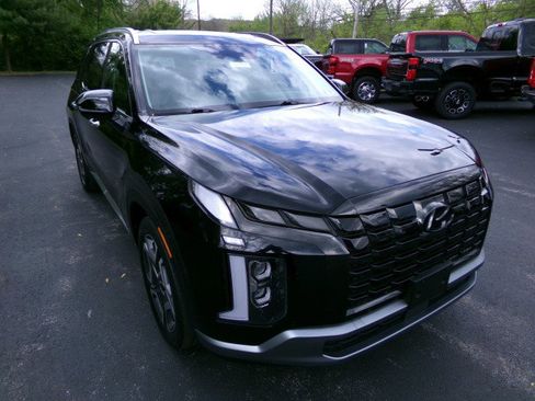 Used 2023 Hyundai Palisade Limited w/ Cargo Package AWD/4WD image 2