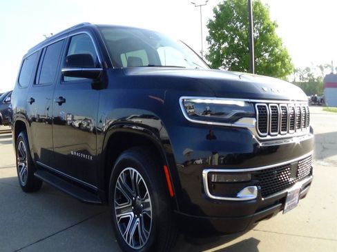 Certified 2025 Jeep Wagoneer 4WD w/ Premium Group I image 4