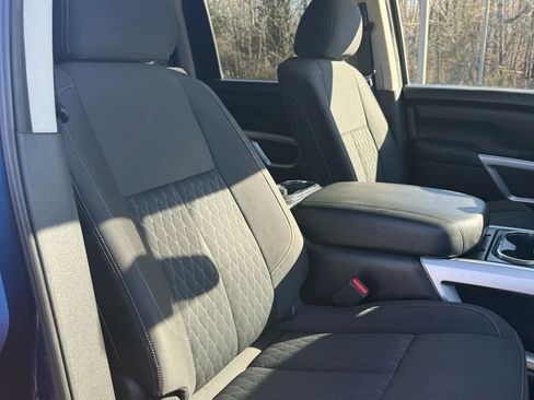 Used 2017 Nissan Titan SV image 28