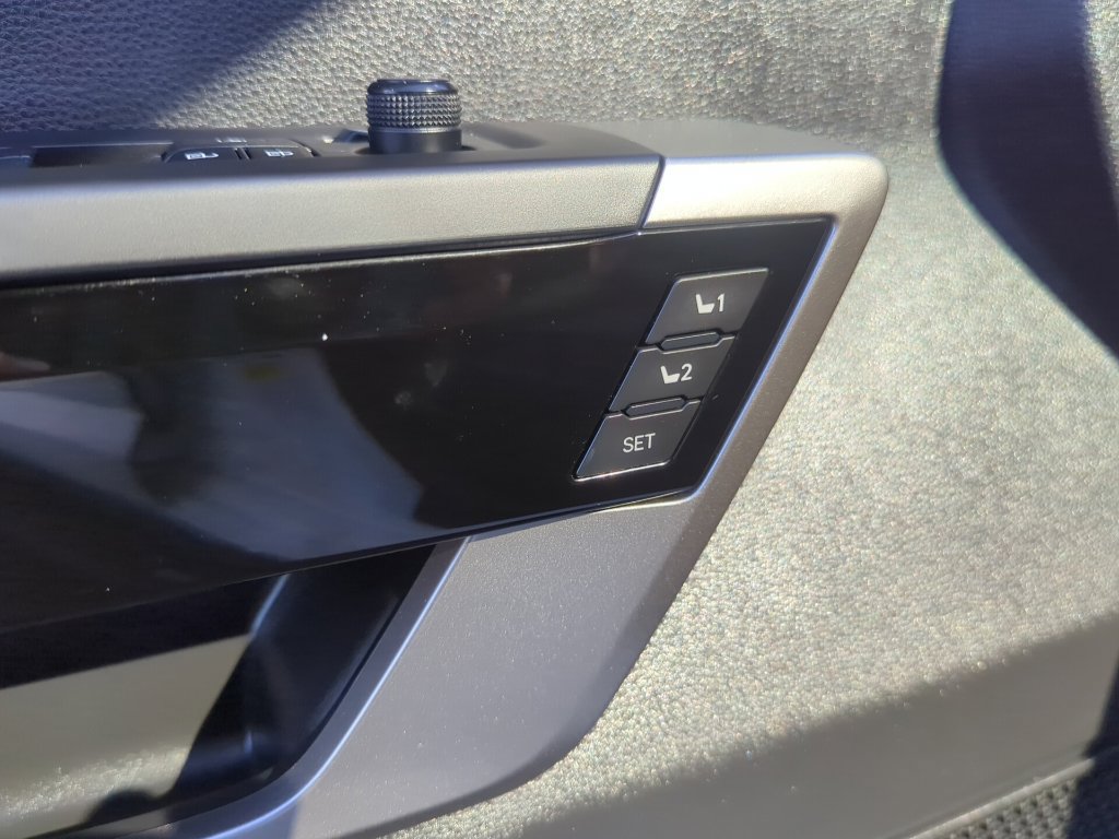Used 2024 Toyota Tundra Limited AWD/4WD image 23