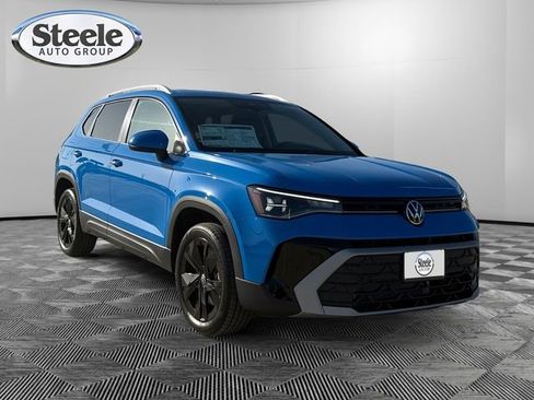 New 2025 Volkswagen Taos SE image 7