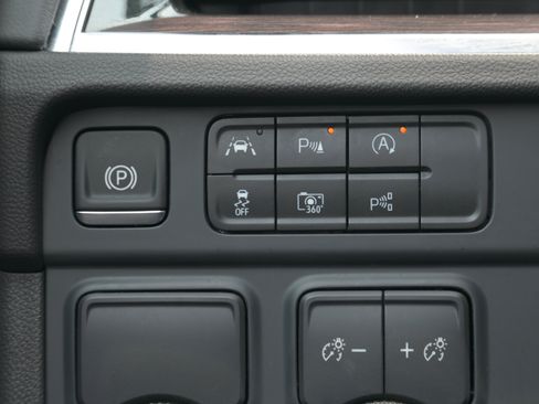 Used 2025 Chevrolet Tahoe LT RWD image 27