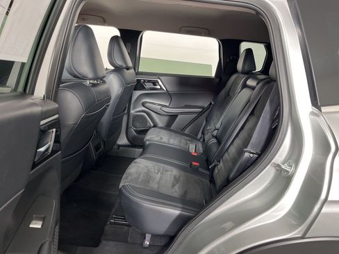 Used 2024 Mitsubishi Outlander SE image 23