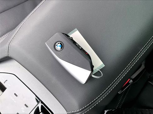 Used 2025 BMW X3 xDrive30i w/ Premium Package image 13