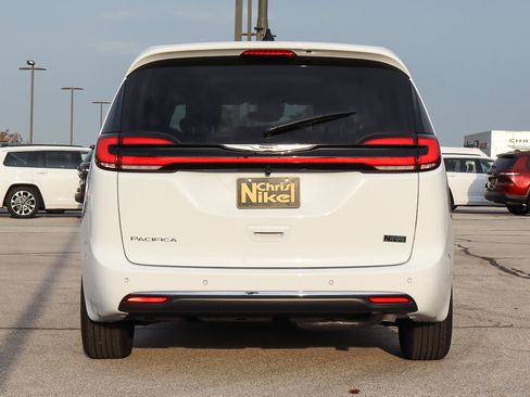 New 2026 Chrysler Pacifica Select image 6