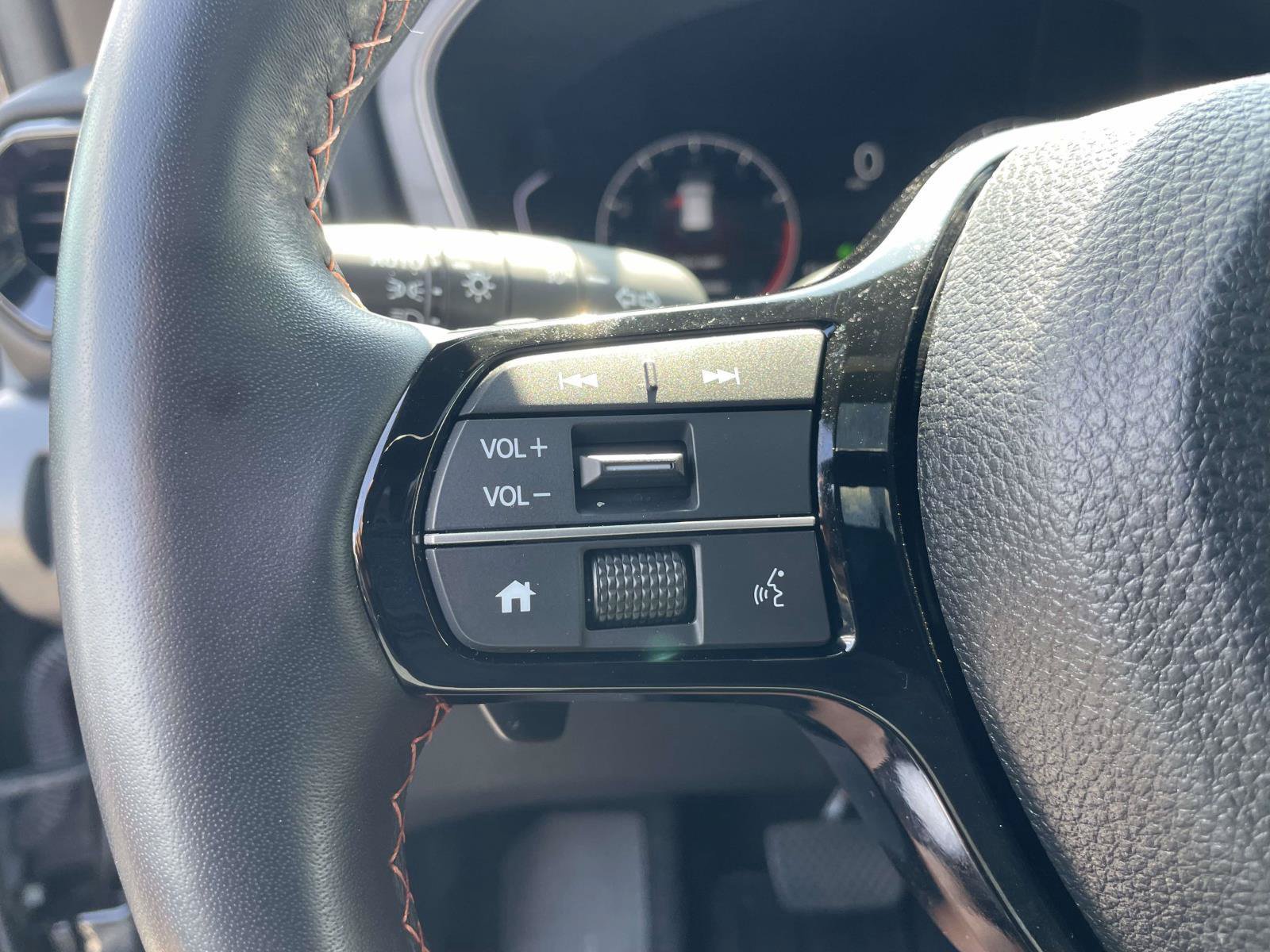 Used 2025 Honda Pilot TrailSport image 9