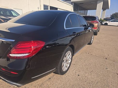 Used 2017 Mercedes-Benz E 300 4MATIC image 5
