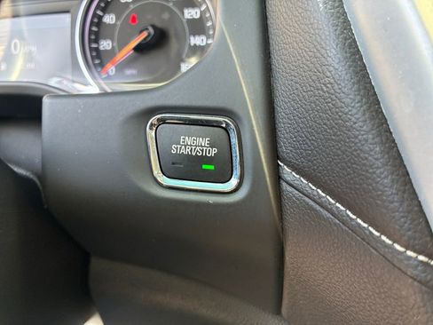 Used 2023 GMC Acadia SLT w/ Preferred Package FWD image 28