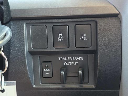 Used 2018 Toyota Tundra SR5 image 32